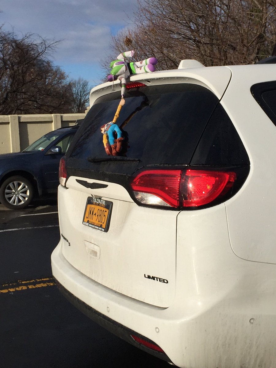 buzz lightyear saves woody