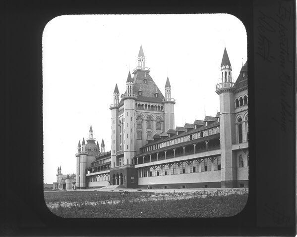 Louis Kamper, International Exposition Building (1889, Demolished 1896) Detroit, MIKamper’s sprawling, whimsical castle was built in SW Detroit near modern day Zug Island. The entire complex was demolished just 6 years later. Photos via  @HistoricDET &  @DetroitLibrary