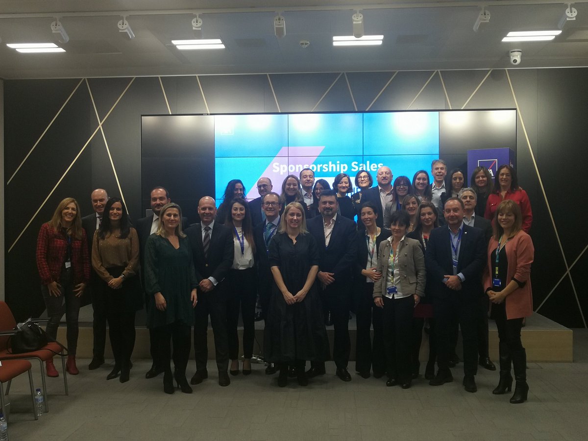 <a href="/olivadillo/">Olivia Vadillo</a> <a href="/AXASegurosEs/">AXA España</a> @BarbaraAspi <a href="/LSaezJauregui/">L. Sáez De Jáuregui</a> Gracias a ti <a href="/olivadillo/">Olivia Vadillo</a> y a todas las #sponsorizadas y #sponsor. Por la energia y la ilusion puesta durante todo el programa. #equipazo #proudtobeaxa