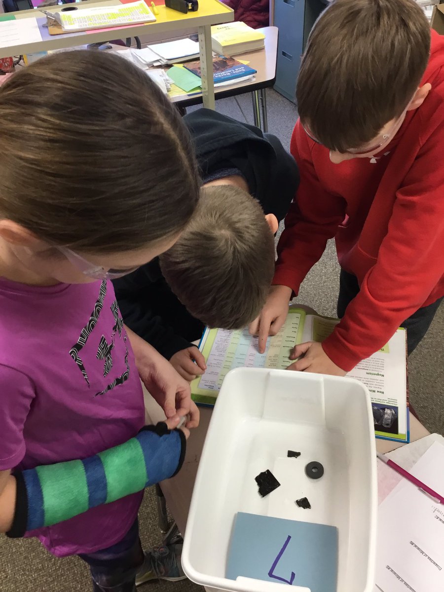 Conroy_Class's tweet photo. Mystery Mineral Challenge! #conroyclass https://t.co/aRfZKea0WN