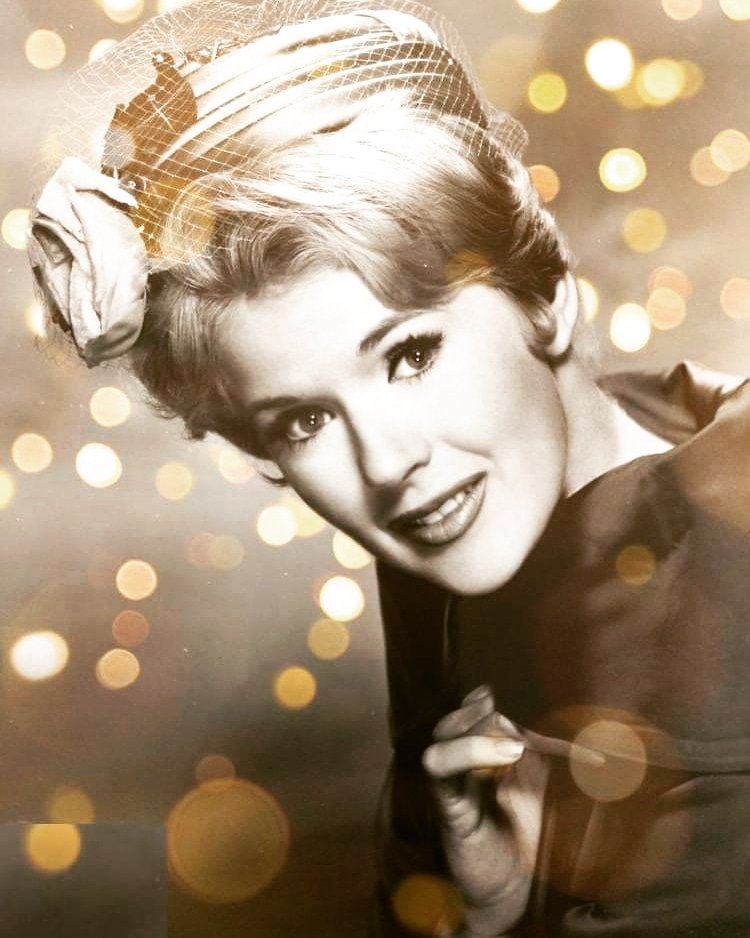BeautybyFS's tweet photo. This girl! @conniestevens8 at 81 still has those bright eyes looking for what's around the corner. We love that about her! ❤️
#tbt #ConnieStevens #star #starlit #golden #icon #ForeverSpring #pillboxhat https://t.co/zSWi3r8zx0