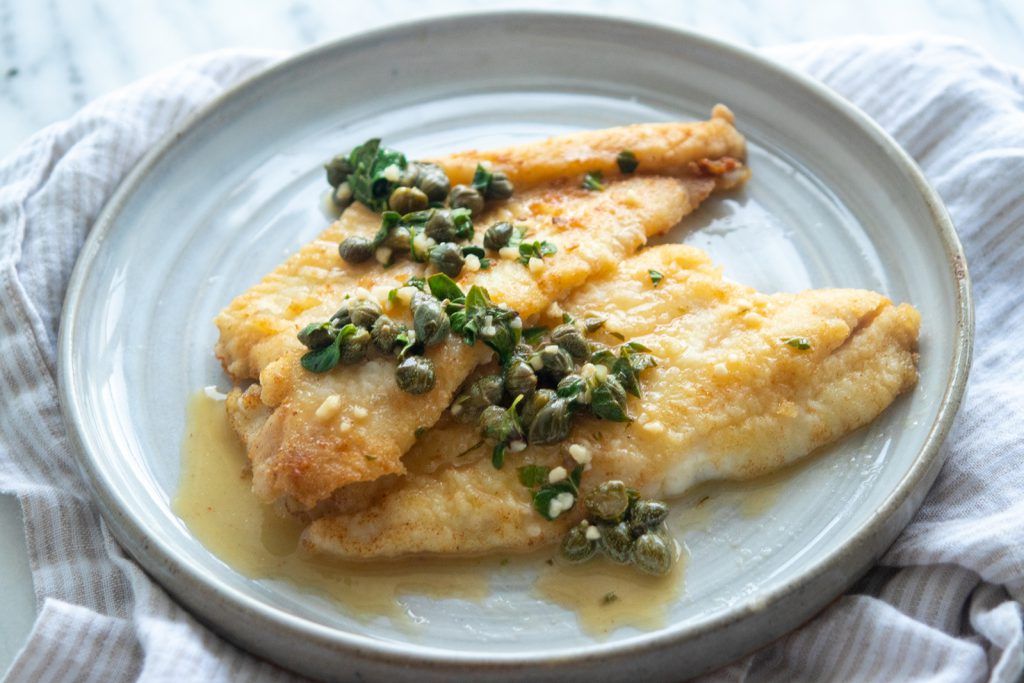 This super-quick dinner is bursting with fresh flavor, and brown rice flour keeps the fish crispy… and gluten free. Win win! buff.ly/2u2xBCk