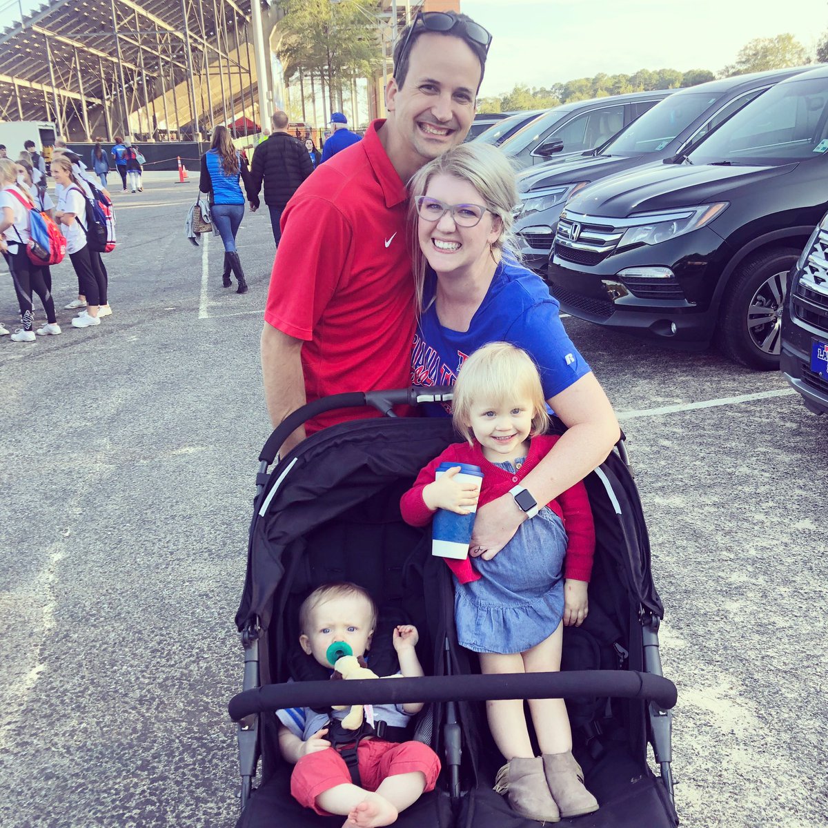 TheUncommonBank's tweet photo. We are celebrating Michael Plette who has been with First National Bank for 6 years! Michael is our Branch Manager + Lender at our Downtown Ruston location, and we are thankful for his many years of dedicated service to the bank. Thank you for everything you do! #uncommonbanker https://t.co/WFBDnMvlix