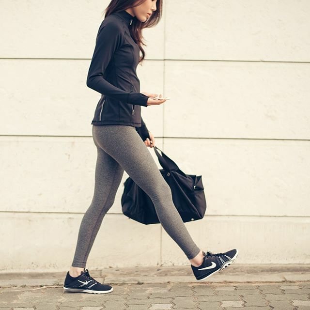 almondon_us's tweet photo. This versatile, slim-fitting, zip up jacket has it all: thumbholes to help keep you warm, reflective detailing to keep you visible, and zip up pockets to safely store away your essentials! Perfect for running or every day wear.

New Year Inventory Clearance Sale! 
70% OFF on… https://t.co/AjCxYWbQeD