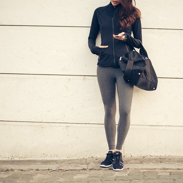 almondon_us's tweet photo. This versatile, slim-fitting, zip up jacket has it all: thumbholes to help keep you warm, reflective detailing to keep you visible, and zip up pockets to safely store away your essentials! Perfect for running or every day wear.

New Year Inventory Clearance Sale! 
70% OFF on… https://t.co/bIW3XWVYQX