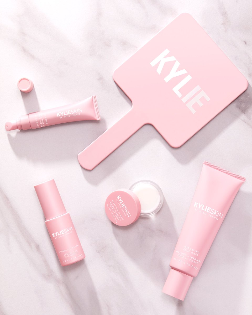 KylieJenner's tweet photo. shop my new Kylie Hand Mirror! 😍 https://t.co/89BTVDUFxc https://t.co/DzaJcyh0fv