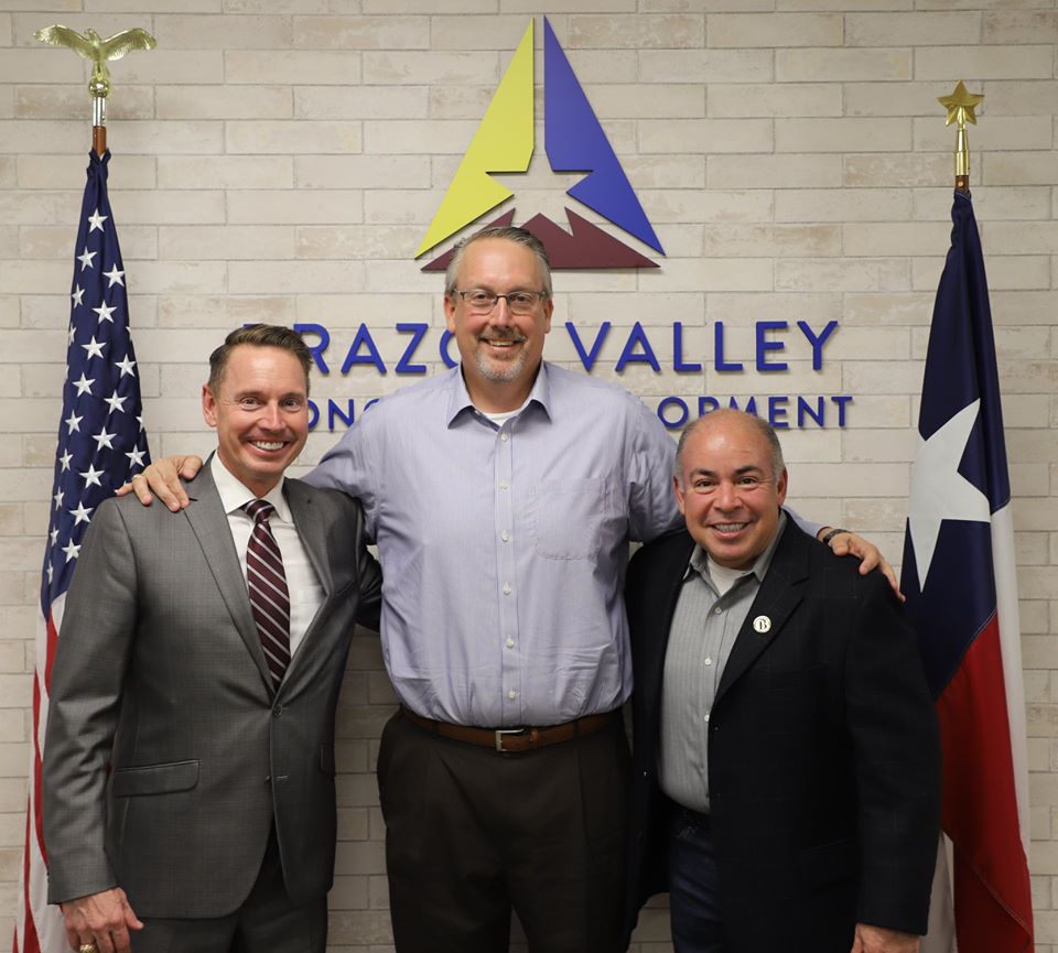 Dr. Clark Ealy, new Superintendent at SCUC ISD, was honored for his years of service at College Station ISD by the Brazos Valley Economic Development Corp. @Clark_Ealy was praised for his economic acumen and commitment to education for all. Dr. Ealy begins at SCUC on Feb. 3rd.