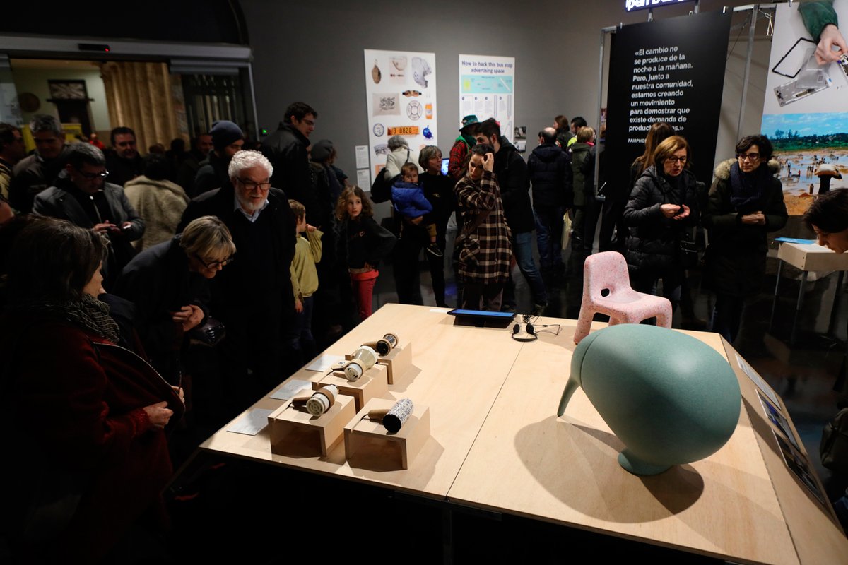 Makeatuvida's tweet photo. Mil gracias #Valencia!!!😘😘😘 por esta gran acogida en la inauguración de la décima edición de #REHOGAR #Diseño #abierto y #Reutilización.
Hasta el próximo 4/2 podréis disfrutarla en la Sala Academia de @LaNauuv.
#rehogar #rehogarx #disseny #obert #reutilitzacio #valencia https://t.co/gTHu7yaLyI