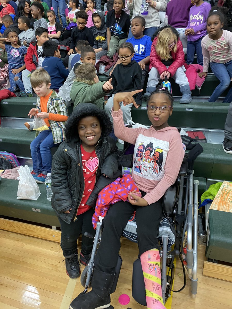Students and Staff had a great time today at @sienawomenshoop game. It was a great event for our students to attend. Thank you @SienaSaints