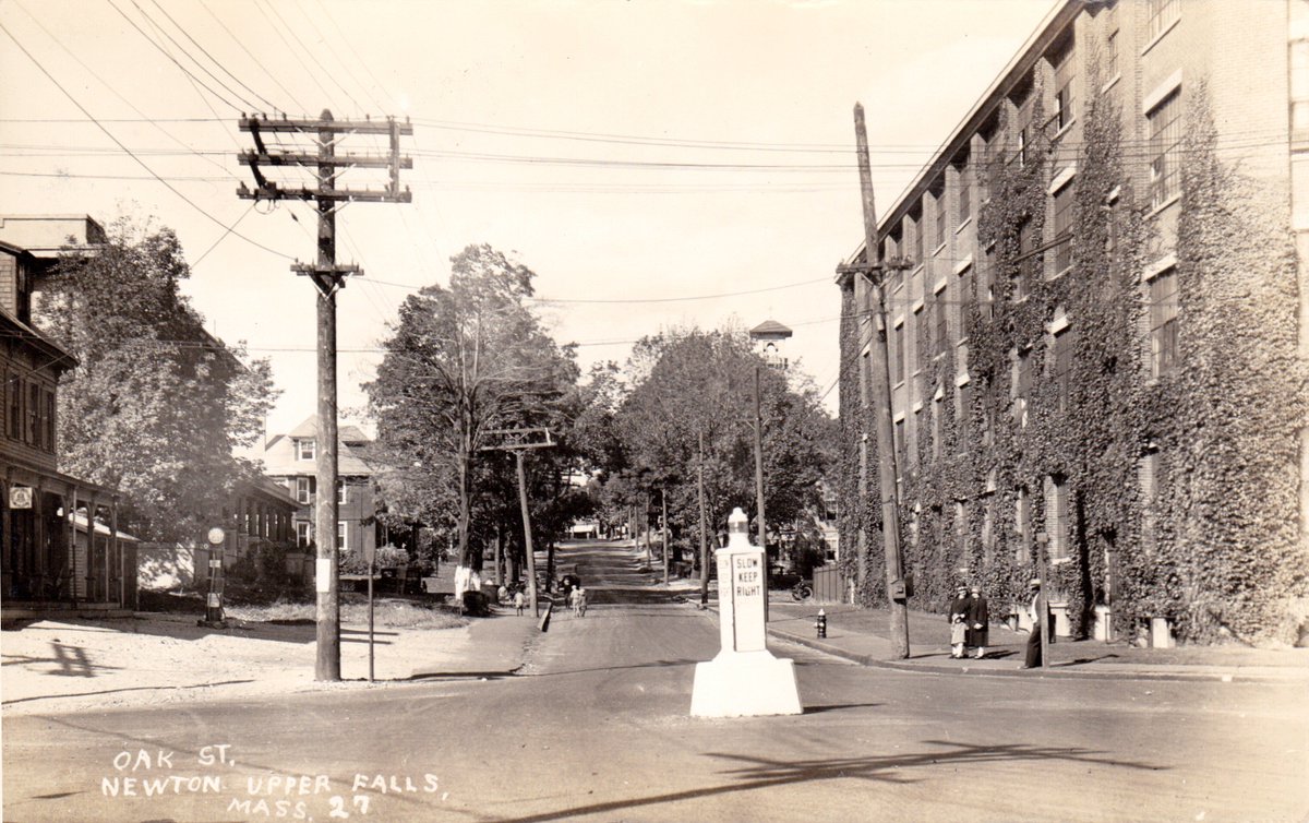 HistoricNewton's tweet photo. #TBT Oak+Chestnut Sts, #NewtonUpperFalls, 1927. The building on the right at the time was home to the #Gamewell Company, manufacturers of #firealarm call boxes invented in the #19thcentury by Newton resident Moses G. Crane. #twitterstorians https://t.co/pgWXj7I4Md