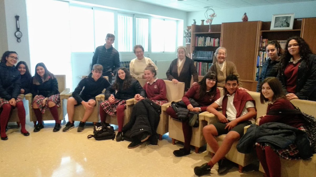 antocmt's tweet photo. Como cada año por estas fechas, los alumnos de 4t del colegio Sagrat Cor de Amposta visitan nuestra comunidad y comparten con las Hermanas. ¡Gracias por vuestra cercanía! https://t.co/aVudVIBEro