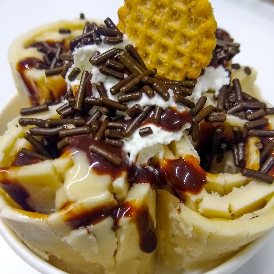 yayhelados's tweet photo. 🍮 #Flan y #cremairlandesa!!! Ven y crea tu helado 😊 
¿Ya viste la #PROMO de hoy? Checa nuestra story y no olvides mencionarla al ordenar tus #wafflados, #YAY!!! 
🆈🅰🆈 🅷🅴🅻🅰🅳🅾🆂! aquí todo es 100% personalizado, lo hacemos en el momento con los sabores que tú decidas https://t.co/cEkpGAAlsa