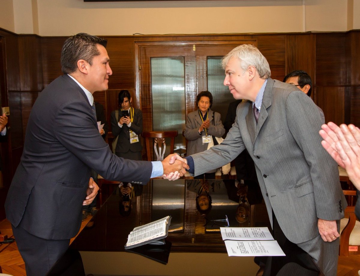 minplanifica's tweet photo. #MPD | El Ministro de Planificación del Desarrollo, #CarlosDíaz posesionó a Arturo Guallatiri Escobar Eyzaguirre como Director General de #ADEMAF. Lee la nota acá: https://t.co/ZvUDRIDLWz https://t.co/PyOFnmVgWP