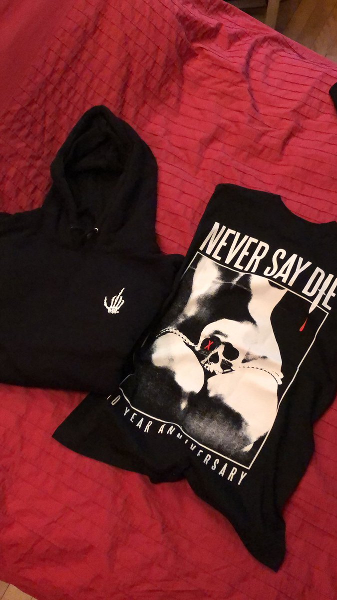 WillyBoyYT's tweet photo. Hoodie and shirt from @neversaydie arrived, they SICK 😤🔥 #creepstreet #nsd10 https://t.co/Tyt3C2FQZL
