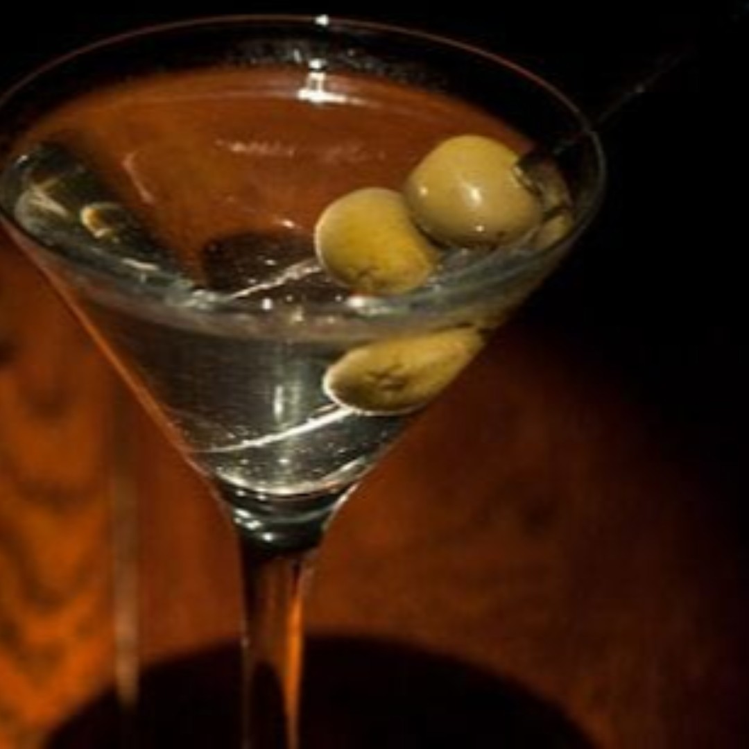RiversEdgeSA's tweet photo. Come in outta the rain for a dry martini. Full menu and bar available. River level Hilton Palacio del Rio (San Antonio River Walk) https://t.co/YKXosHaT29