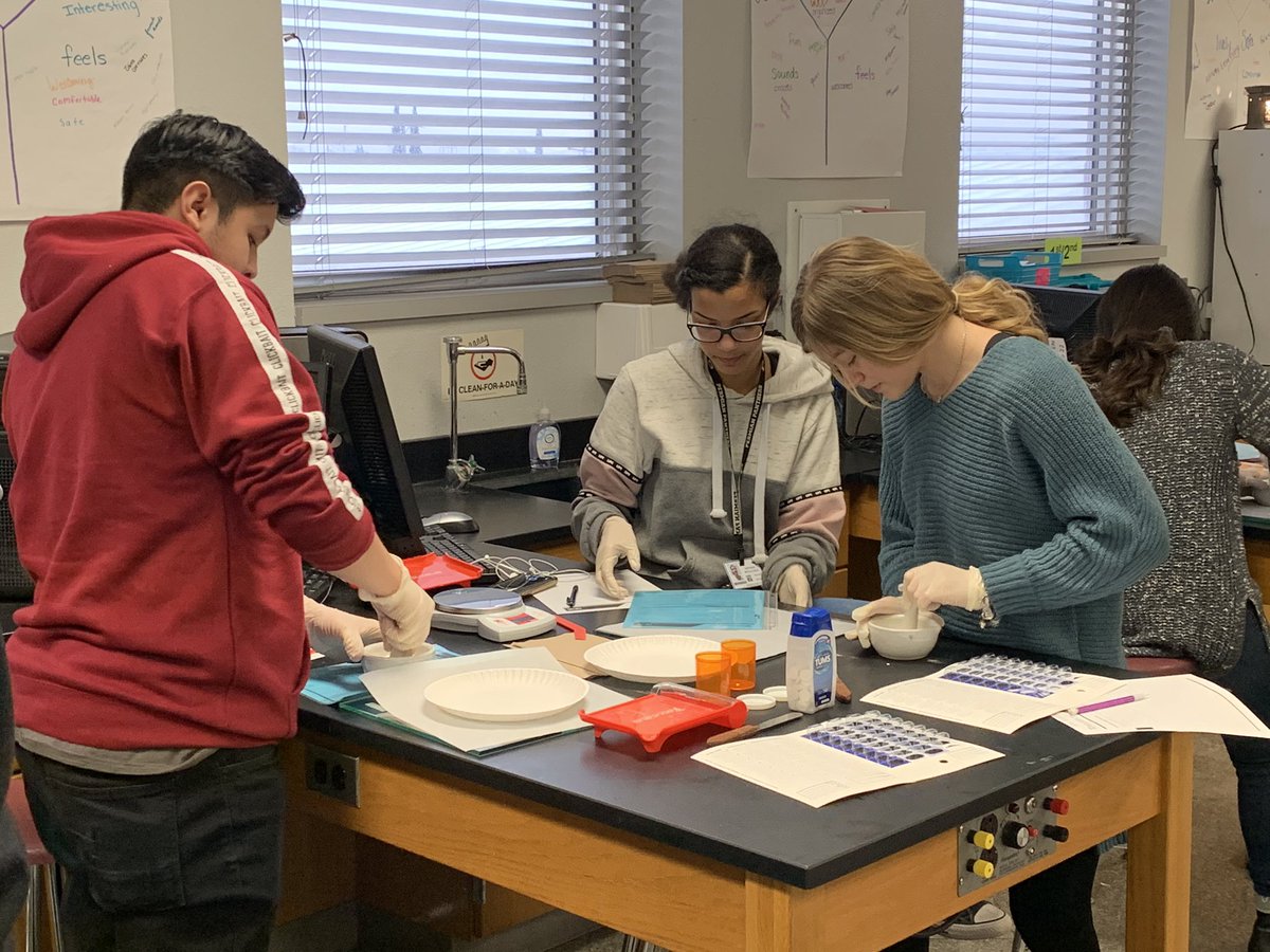 sowenCTE's tweet photo. Future Pharmacy technicians learning how to prepare capsules. So proud! #CTESaturnV @CTE_ECISD @EctorCountyISD https://t.co/CxMhLM7GzH