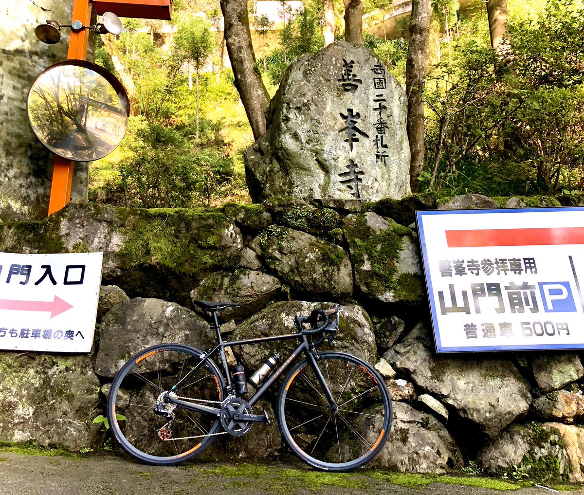 kfeelc2bom's tweet photo. #愛車で聞かれることランキング1位
軽い?
答え: はい軽いですwアルテDI2で組んでペダル込みゲージマウント付いて6.8キロです♫
#Chapter2HURU
#ロルフプリマ https://t.co/raceuPcyWF