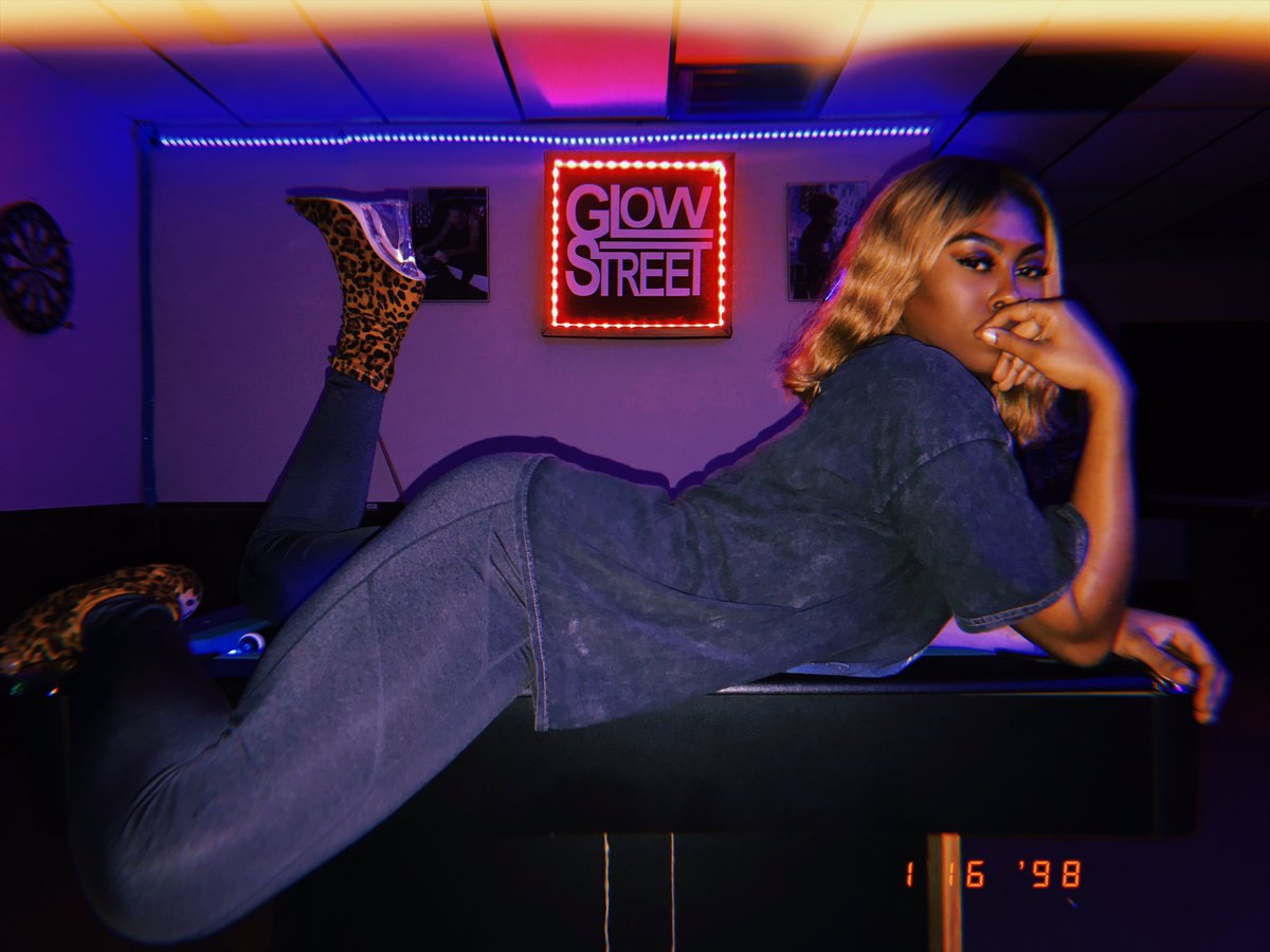 The_BlackBeauty's tweet photo. In the stu poppin plenty! π€#RayLeJune https://t.co/gZielCbzks