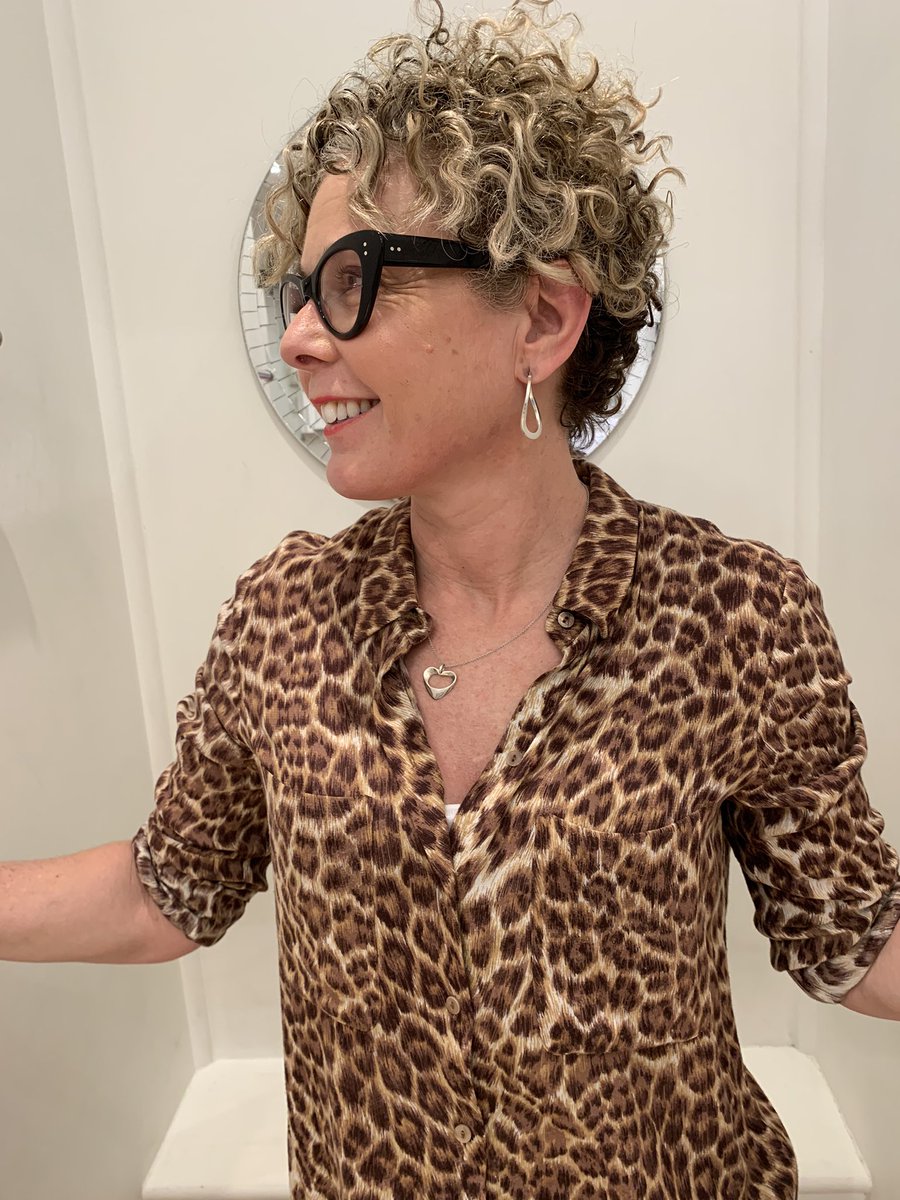 HayRichardson's tweet photo. I’m totally loving my short hair, a good haircut is so important, bad hair is a waste of a fabulous outfit #PersonalShopper #WardrobeEditor #ImageConsultant https://t.co/tUGRo0E0S0