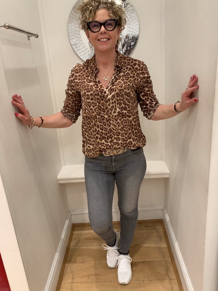 HayRichardson's tweet photo. I’m totally loving my short hair, a good haircut is so important, bad hair is a waste of a fabulous outfit #PersonalShopper #WardrobeEditor #ImageConsultant https://t.co/tUGRo0E0S0
