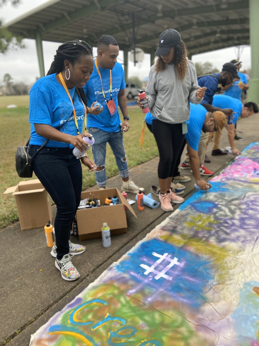 shelbyclayton's tweet photo. Creating masterpieces with this squad 🎨 Thank you to Houston Community College for having us! #TwitterForGood #group37 https://t.co/AehxvYkNtK