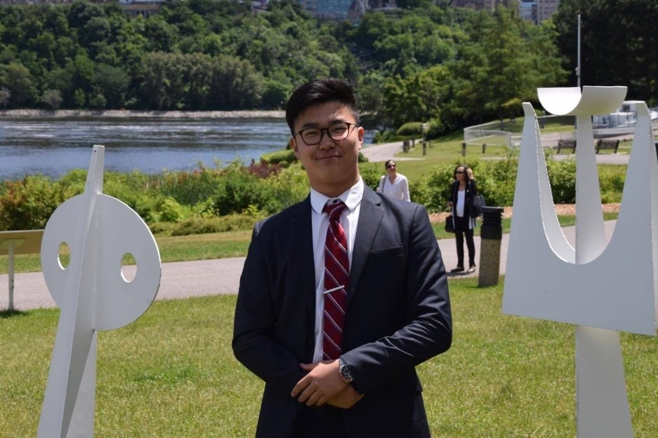 SFUcentral's tweet photo. During his time at SFU, Leejoo became a part of @EnactusSFU where he helped develop a workshop and mentorship program for newcomers and refugees. Learn more and share your story: https://t.co/IEzNR9kjqs #sfuchangemakers https://t.co/f9iAuSvxWn