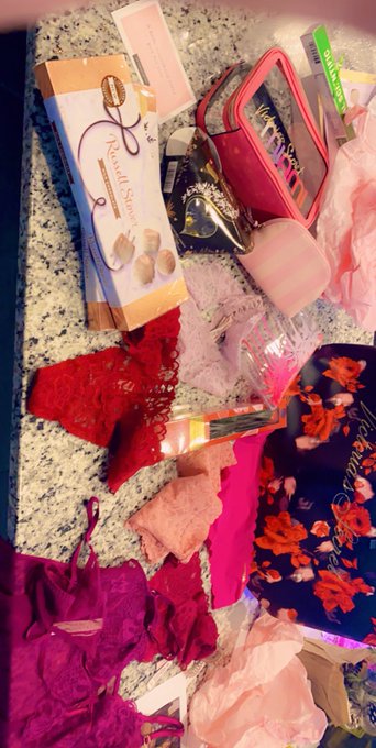Thank you so much Juan! The surprise gifts made my day 💖 randomness like this makes me feel even more<a href="/tag/sextoy"class="tags"><span>#sextoy</span></a>