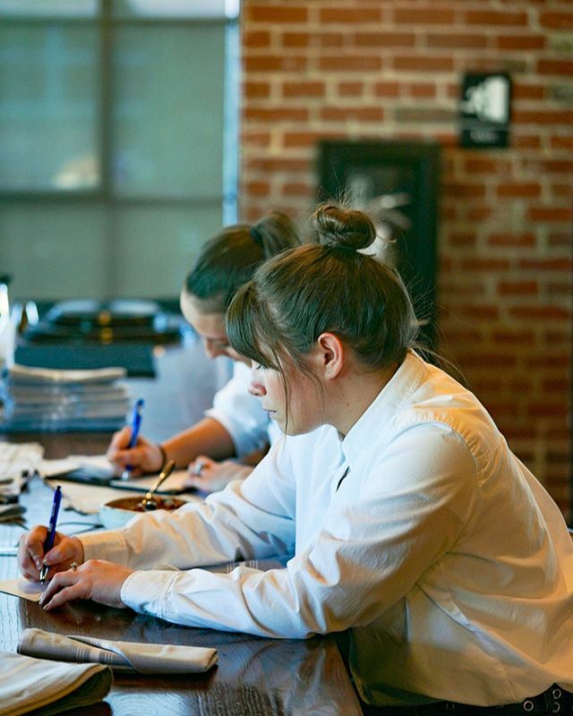 A little bit of staff training before service this evening.
.
#highlandavenue #hollarmill #stafftraining #havedinner #hickorync #restaurantlife ift.tt/37bACip