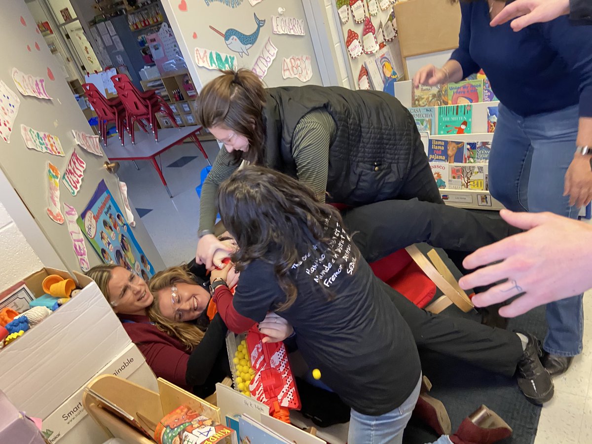 Carol Bennett tweet media