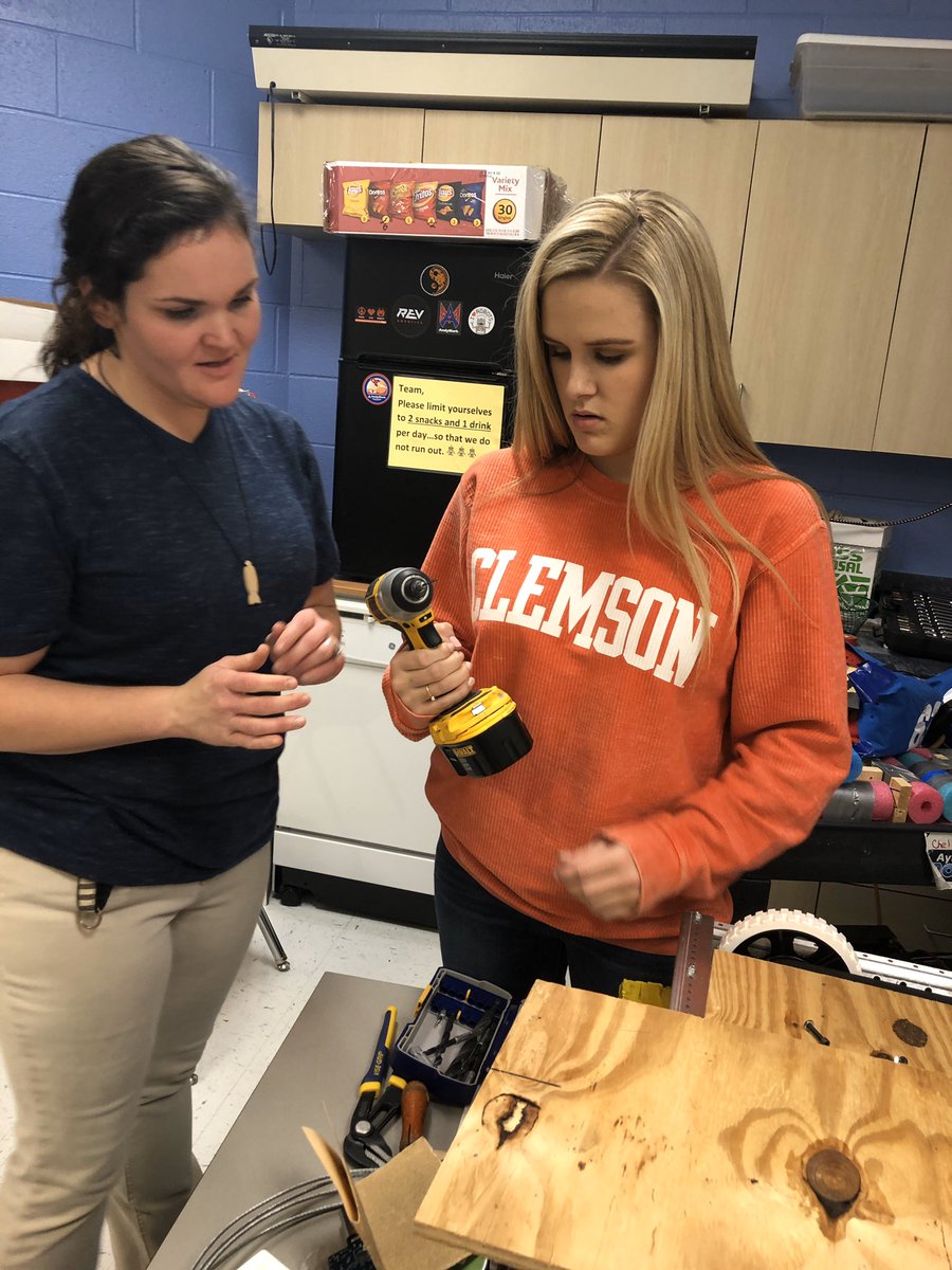 aynorrobotics's tweet image. Chassis is almost done!