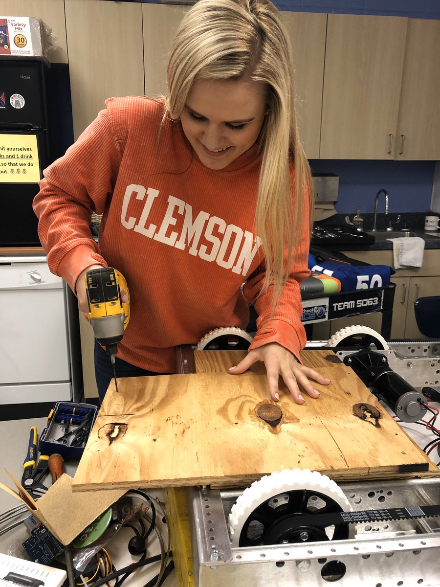 aynorrobotics's tweet image. Chassis is almost done!