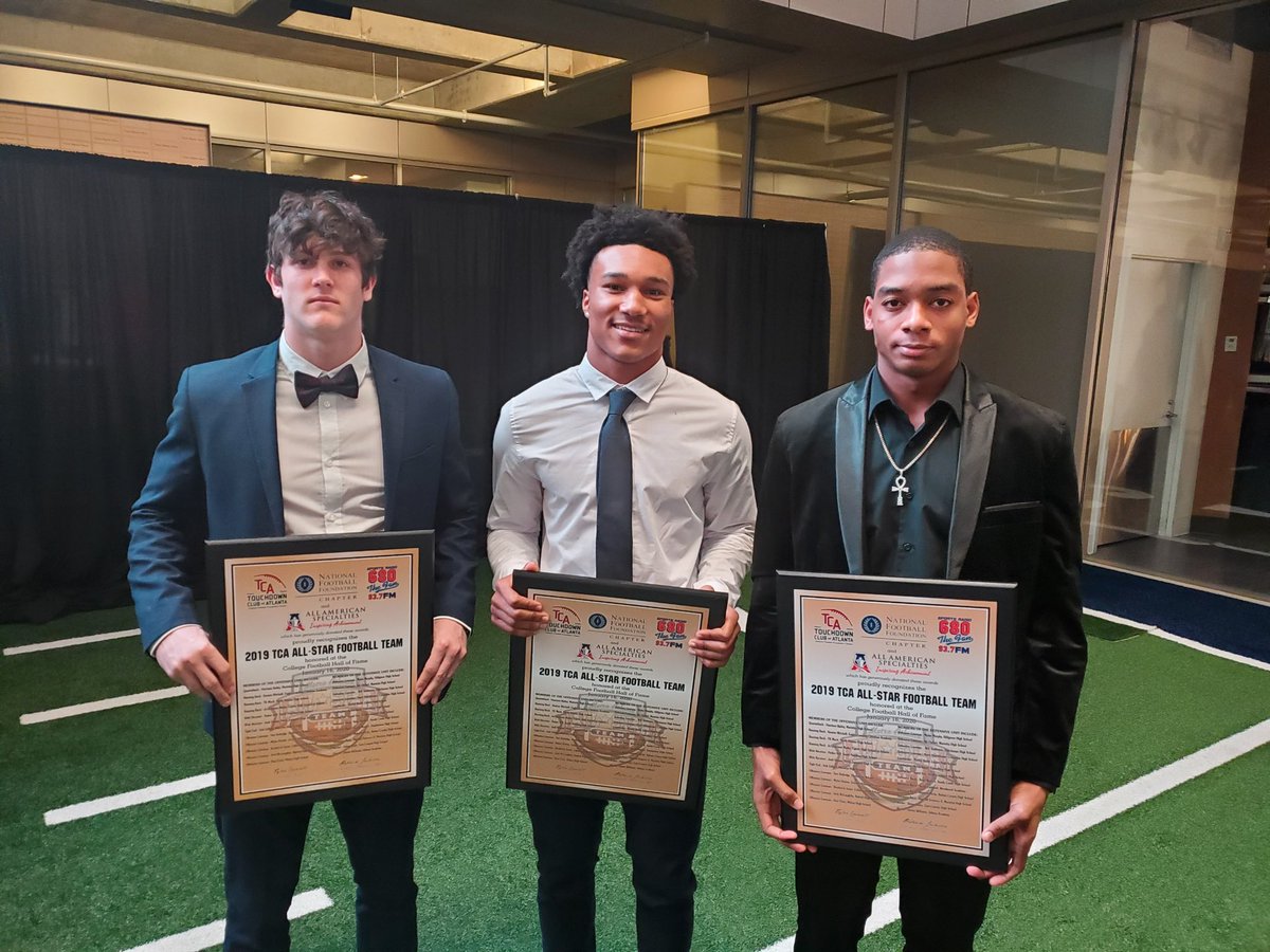 jerrie_self's tweet photo. Fun night at the @cfbhall honoring the @Atl_TD_Club 2019 Allstar Team! @PassFootball5 @BrianBB_1 @AmbeElijah2020 @parkerself4 @RecruitSPHS @RecruitGeorgia https://t.co/RHgkP6U0FL