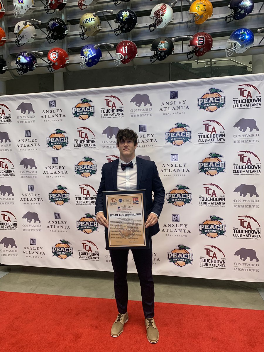jerrie_self's tweet photo. Fun night at the @cfbhall honoring the @Atl_TD_Club 2019 Allstar Team! @PassFootball5 @BrianBB_1 @AmbeElijah2020 @parkerself4 @RecruitSPHS @RecruitGeorgia https://t.co/RHgkP6U0FL