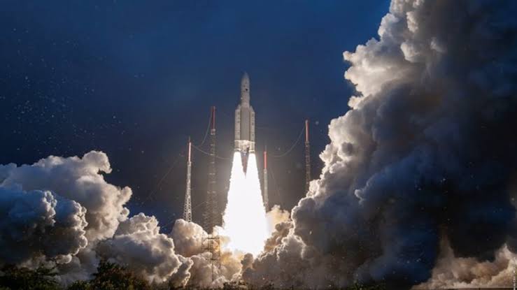 MAChauhan13's tweet photo. India’s telecommunication satellite GSAT-30 was successfully launched into a Geosynchronous Transfer Orbit (GTO) on January 17, 2020 from Kourou launch base, French Guiana by Ariane-5 VA-251.#india #isro #isrorocket #satellite #satellites #GSAT30 #gsat #Space #earth #Gravity https://t.co/DDvANMzAr3