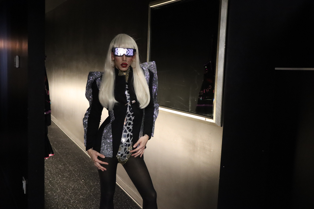 LipsChicago's tweet photo. Lady Gaga's getting ready to take the stage at Lips! Come celebrate with the queens! Dinner and Drag 5 nights a week!
#chicago #gaychicago #freezeframe #art #chicagopride #boystownchicago #dragqueen #instadrag #drag #draglife #clubkid #dragqueens #lipschicago https://t.co/eTNXv9Hjm6