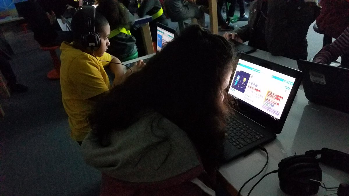 LiteracyBoss's tweet photo. Ms. Brown's 5th Graders were coding in The Think Big Space today. Mr. Nau our #ThinkBigSpace guru was supporting the students. One student who only speaks Spanish was coding in Spanish... WOW! @RiverOaksPWCS @PWCSNews @SuperPWCS @jarcelynn @rita_goss https://t.co/GPtsLZlovI