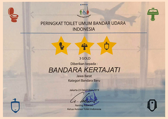Freshklindo's tweet photo. WE MEAN CLEAN

Tugas berat, kesabaran, terus konsisten membuahkan hasil
Selamat bagi insan Freshklindo yang bertugas di Bandara Kertajati atas Pencapaian sebuah Prestasi 3 GOLD Peringkat Toilet Umum Bandar Udara Indonesia Bandara Kertajati.
#WeMeanClean
#Freshklindo https://t.co/hVtxheuz0a