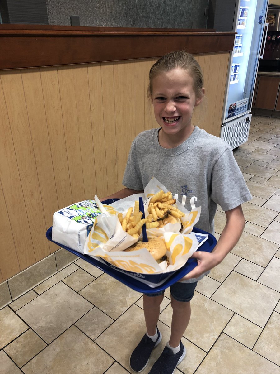 Kaeta_Acosta's tweet photo. Tonight’s dinner was delicious with a side of big @GGEseagulls SMILES! Thank you @culvers for an awesome #CulversNight ! https://t.co/Bu2yZWh1AA