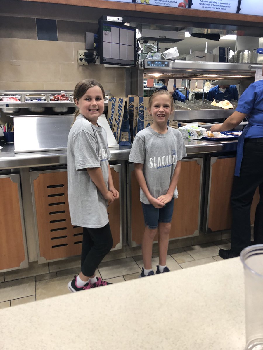 Kaeta_Acosta's tweet photo. Tonight’s dinner was delicious with a side of big @GGEseagulls SMILES! Thank you @culvers for an awesome #CulversNight ! https://t.co/Bu2yZWh1AA