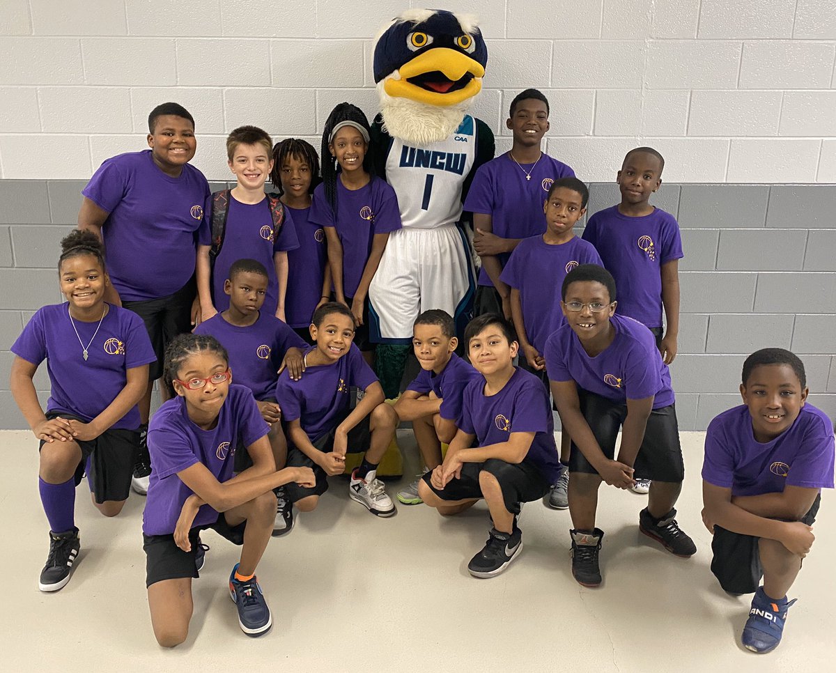 sfree23's tweet photo. @SnipesAcademy All Star Dribblers performed at @uncwmenshoops game tonight! What an AWESOME performance! #snipesproud 💜💛 https://t.co/0o3yXsKZaf