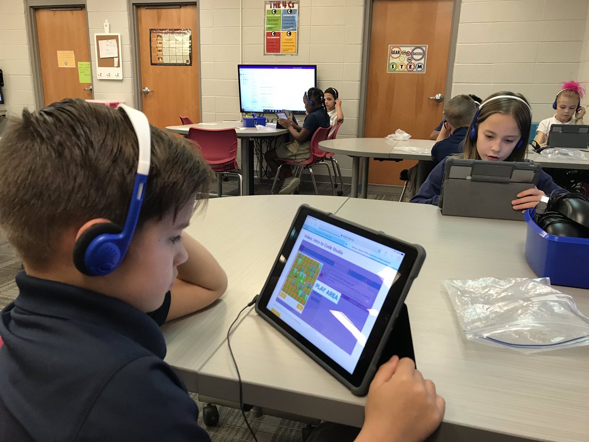 CollierColLABr8's tweet photo. Miss Boykin’s class did a fantastic job working together to complete graph paper programming &amp; used what they learned to do online code lessons on @codeorg @CollierES @MissBoykinCES #beetheimpact #learningleading @empowermcpss https://t.co/eGGEAVTuvu