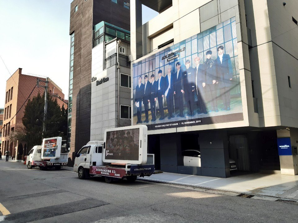 WingsForX1's tweet photo. One It! Today is the day we will revolt against the corrupt. In the face of oppression, we are X1's revolution!

Day 9: 11:10 AM KST

Seeking justice until the end, our 2 LED Trucks are now situated in Woollim Entertainment.

#UnchainX1
#MakeItRightCJENM
@x1official101 https://t.co/wJPRekT1UU