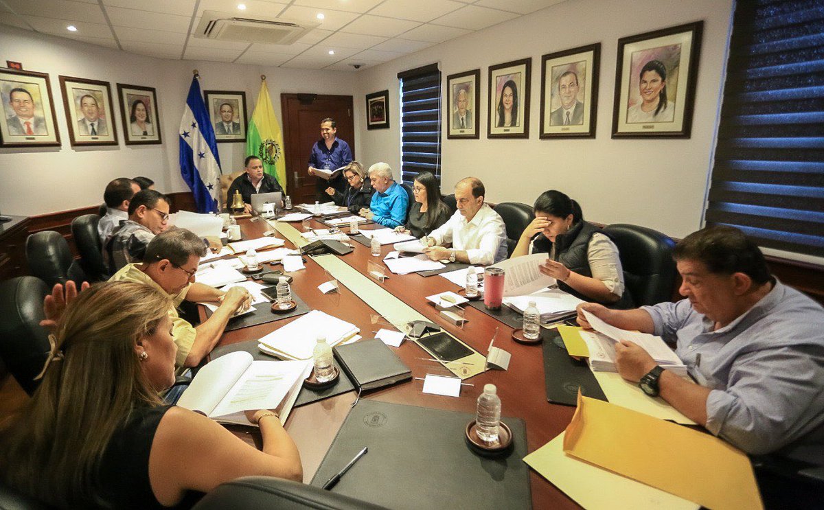 armandocalisps's tweet photo. ¡El desarrollo @EnSanPedroSula no se detiene!

Esta noche en sesión de corporación, aprobamos para el 26 de enero el #CabildoAbierto2020, de Rendición de Cuentas. Les invito a ser parte de una #SPSMásTransparente. 

#TusNecesidadesNosImportan
#SPSAvanzaHaciaUnaSmartCity https://t.co/CxEu1aT8YX
