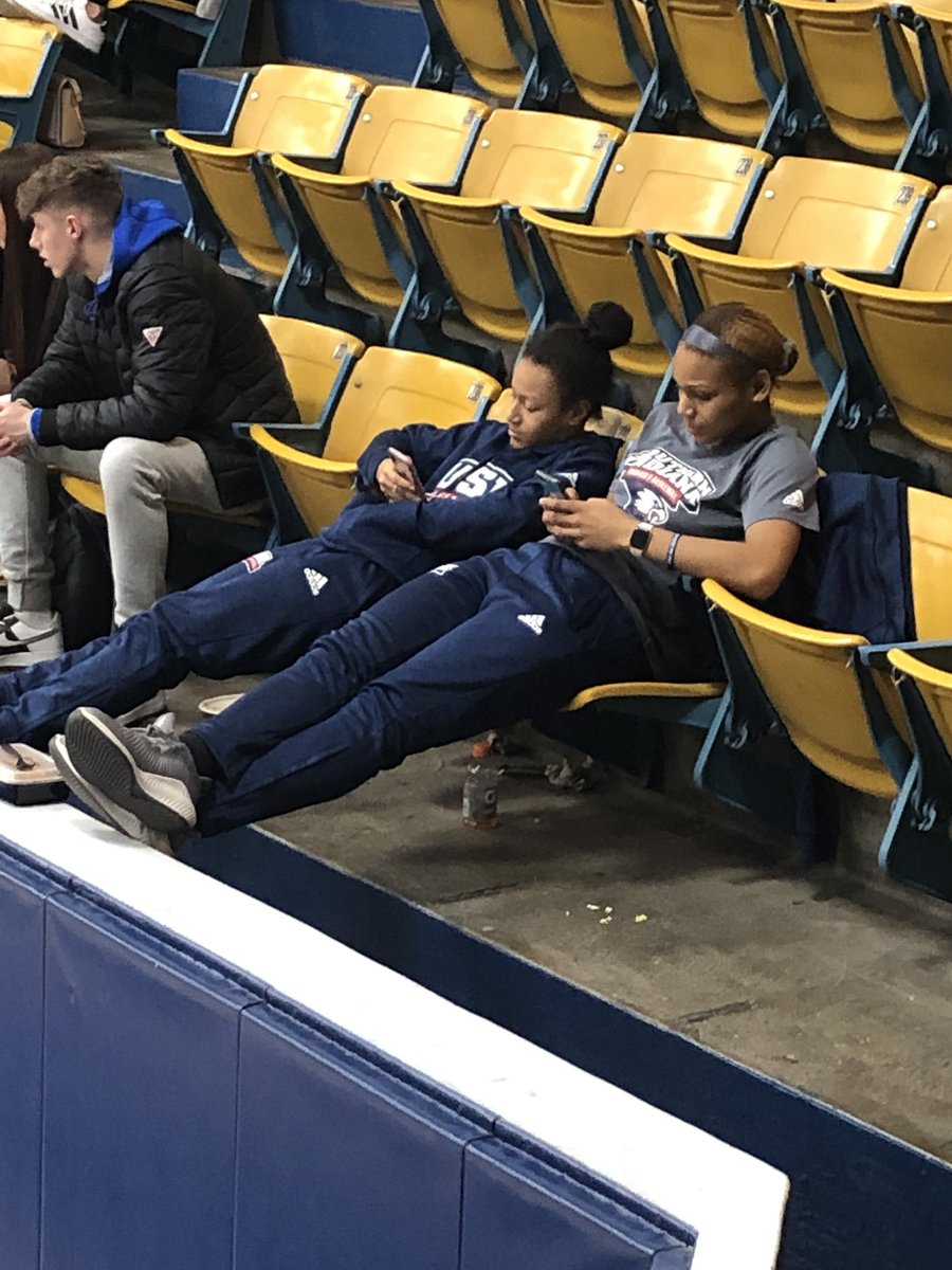 RandaD21's tweet photo. Just chilling, supporting our #USIMbb team! #ScrEaglePride https://t.co/lraNOXk6D9