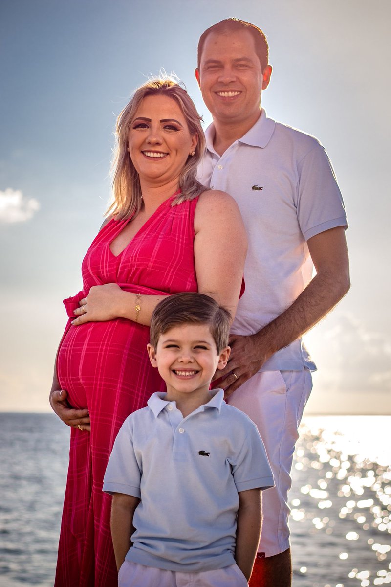 LumionF's tweet photo. Que família linda!!😍😍😍
.
.
.
#ensaiogestante #ensaiofamilia #maedemenino #santarem #lumionfotografia #fotografadefamilia #gestantesantarem #ensaionapraia #ensaioexterno #maedeprimeiraviagem #ensaionapraia https://t.co/KJYx6iRrCE