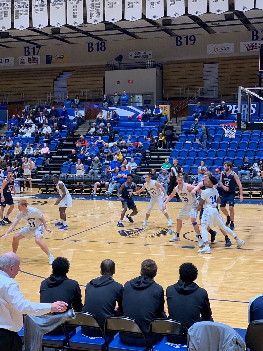 KHS_BoysBBall's tweet photo. Former Bearcat Jaden Engen sinking a few FTs for UNK as they beat Washburn! #hometown https://t.co/T2btL5vDg0