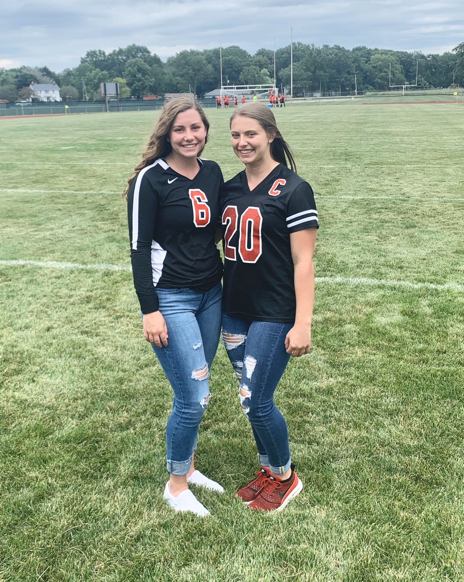 CamrynEnders's tweet photo. Happy 18th Birthday to such an amazing best friend!! 🥳🥳🥳Thank you for always being there for me!! Thankful to have a friend like you!! I hope you had a great day!! love you sm!!!! 💛💛 https://t.co/7DM8vmfzCz