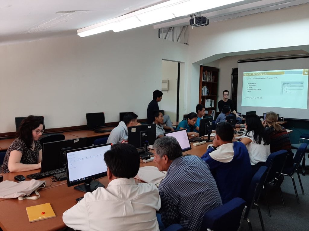 SE4Amazonian's tweet photo. Hoy se realizó la capacitación en el #GeoCentro de la @USFQ_Ecuador con técnicos comunitarios de #AmazonGISnet y técnicos de #Bolivia y #Colombia.
@ZFLbonn @UniBonn @tratural @VAMGraw @GIUB_Research #RenewableEnergy #Sustainability #amazon #ecuador https://t.co/Cwu2Td7J3E