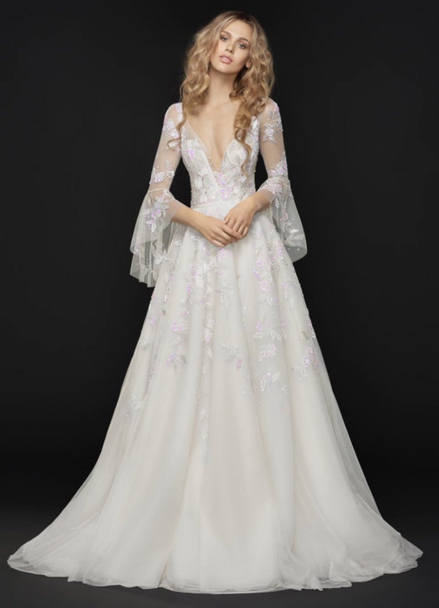 meownikaa's tweet photo. one of these will be my wedding dress in the future https://t.co/ReujIqQEXF