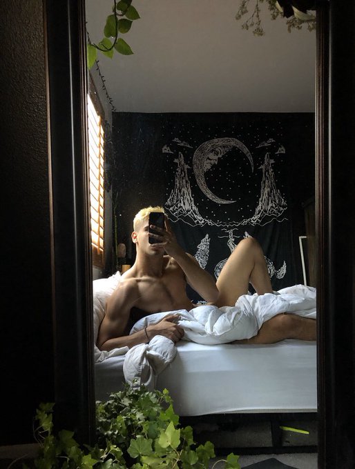 Miss my old room https://t.co/Q5YMbZFTh7